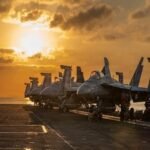 L’USS Abraham Lincoln passe devant Singapour pour rentrer chez lui depuis le Moyen-Orient