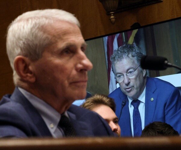 Textes : Fauci a donné un message mitigé sur le risque de fausse couche avec Vax