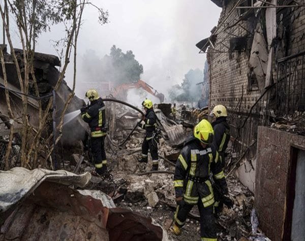 La Russie et l'Ukraine échangent des frappes nocturnes qui font 7 morts et de nombreux blessés
