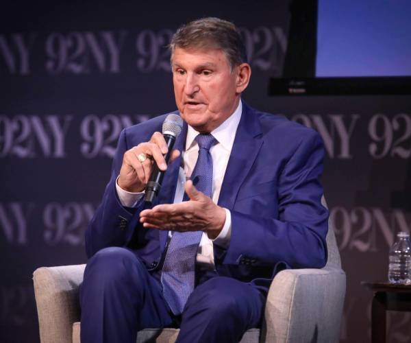 Joe Manchin à Newsmax : les démocrates sont sans gouvernail