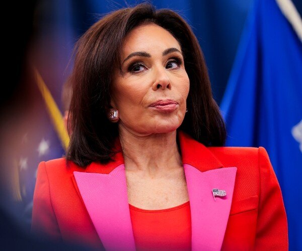 La boîte mystère de Jeanine Pirro à la Maison Blanche révélée