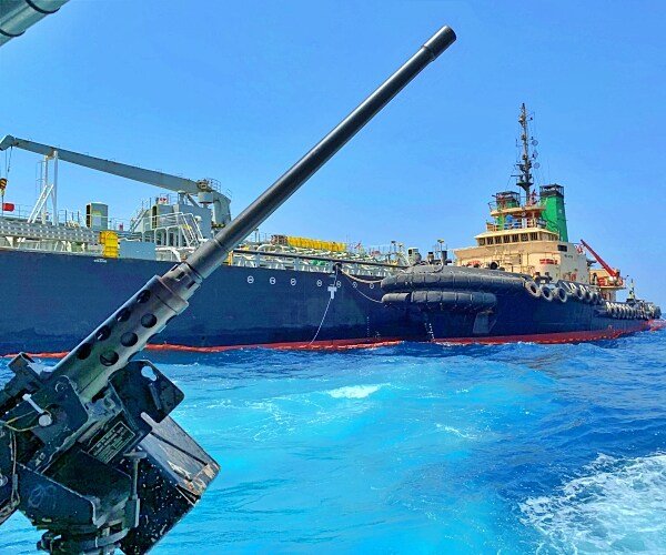 L’armée américaine tire sur un navire tentant d’imposer le blocus de l’Iran