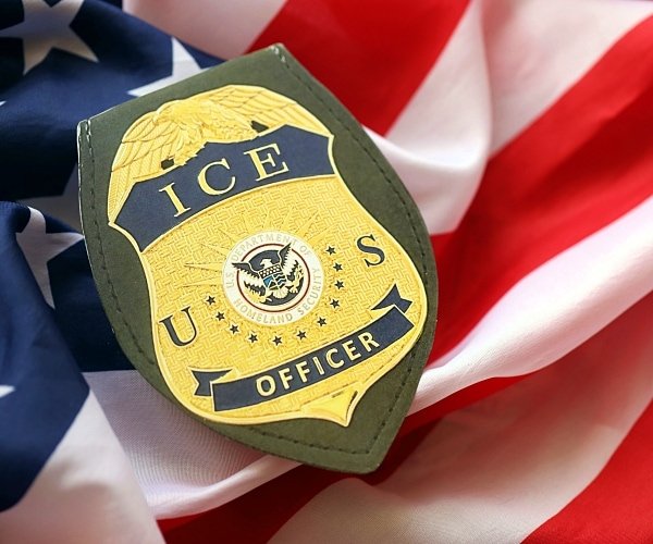 Le Minnesota demande l'extradition d'un officier de l'ICE du Texas