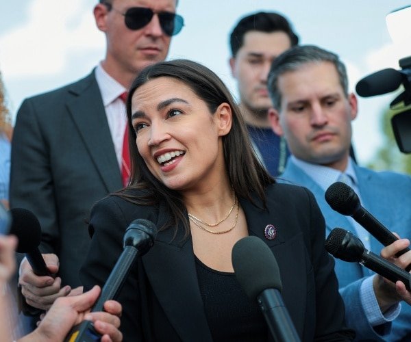 L'AOC refuse de soutenir Hong dans la course au gouverneur du Wisconsin
