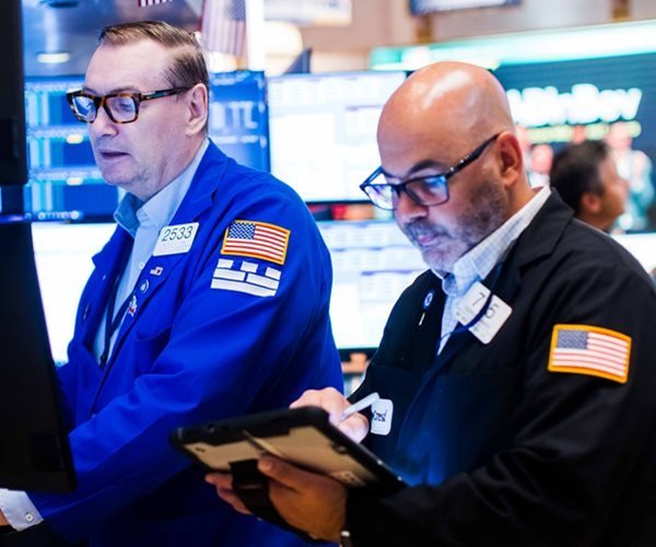 Dow atteint un record dans les négociations sur l'Iran ; SpaceX et AMD font glisser le Nasdaq