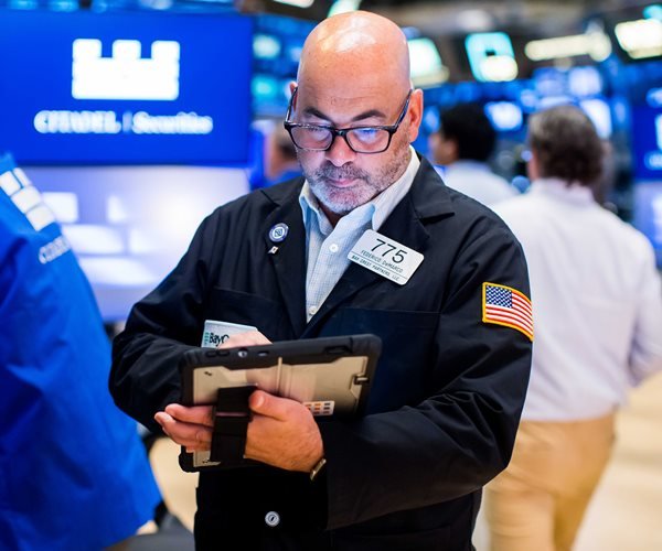 Le S&P 500 atteint un record, le Dow grimpe à 940 alors que Bessent annonce qu'un accord avec Ormuz est proche