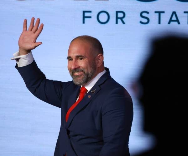 Le lieutenant-gouverneur de Floride Collins à Newsmax : La Floride ne laissera pas les enfants « tester » le marxisme