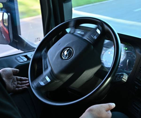 Les Teamsters poursuivent la Californie en justice à propos des règles relatives aux camions autonomes