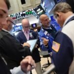 Wall Street clôture en baisse alors que les prix du pétrole grimpent