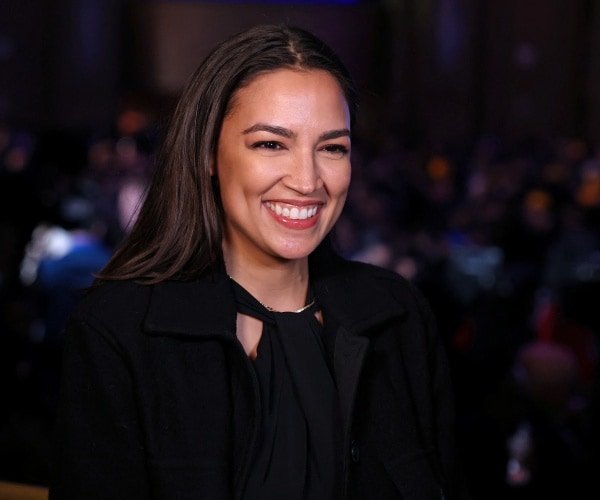 AOC «congèle ses œufs» alors qu'elle envisage sa candidature à la présidentielle