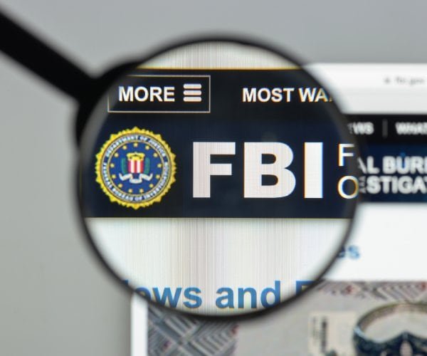 Chef du FBI : 715 complots terroristes déjoués l’année dernière
