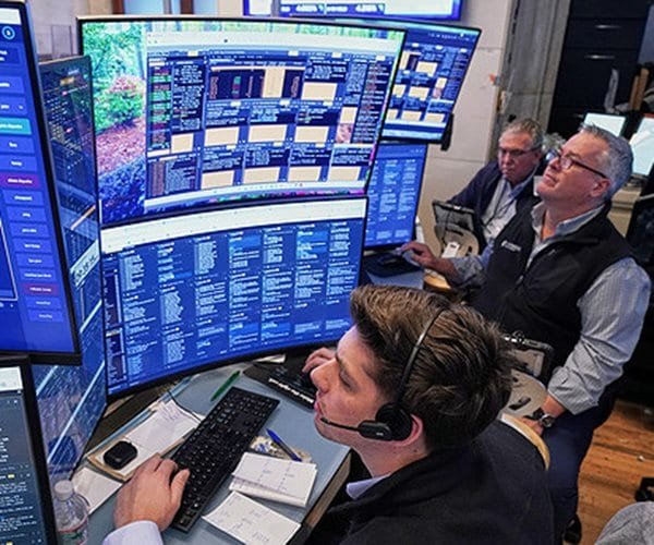 Le S&P 500 et le Dow atteignent des records de bénéfices et l'Iran espère