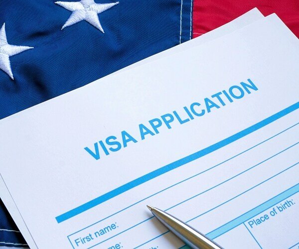 Pigott à Newsmax : « Le visa américain est un privilège, pas un droit »