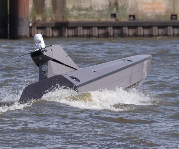 Des caméras de drones de la marine britannique envoient des signaux à la Chine