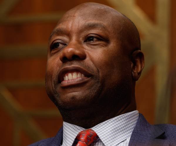 Le sénateur Tim Scott approuve Darline Graham lors du second tour du Sénat de Caroline du Sud