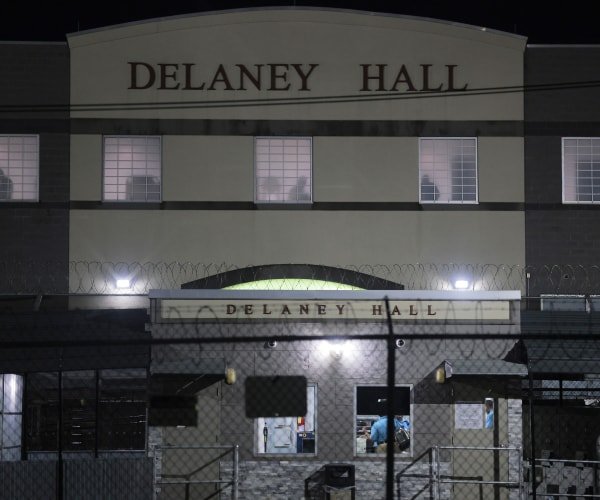 N.J. ouvre une enquête sur les droits civiques du centre de détention ICE de Newark