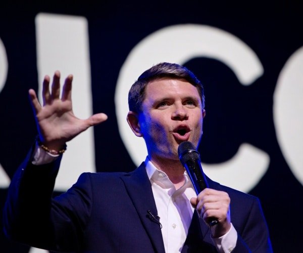 La publicité conservatrice du PAC présente AI Talarico comme un document sur le changement de sexe