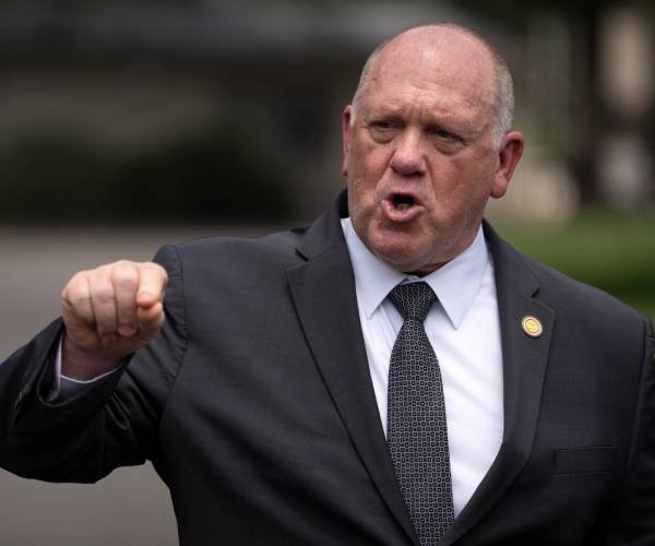 Homan à Newsmax : les arrestations de l'ICE atteignent des niveaux records