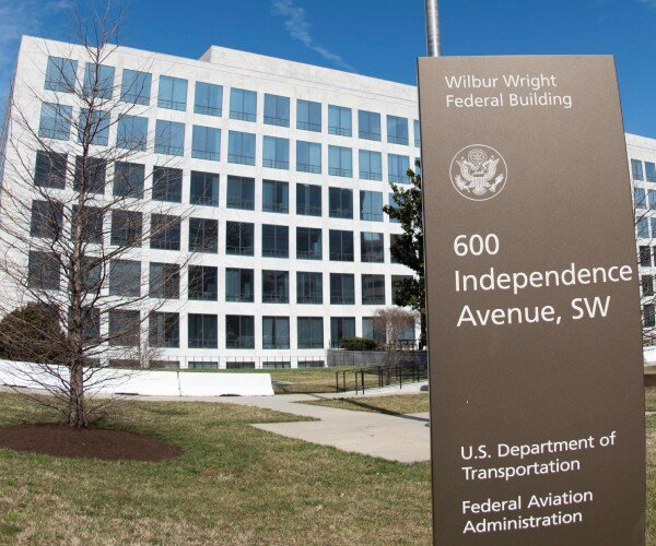 Rapport : La FAA prévoit des correctifs après l'incident avec l'hélicoptère Trump