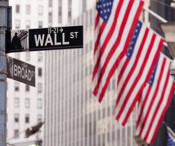 Les contrats à terme sur le Nasdaq glissent alors que le rallye technologique s'arrête