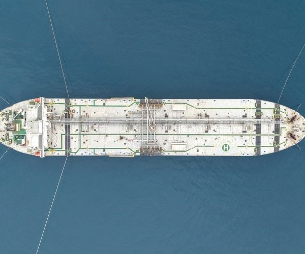 Un pétrolier présumé de la « flotte fantôme » russe arraisonné par les forces navales de l'UE