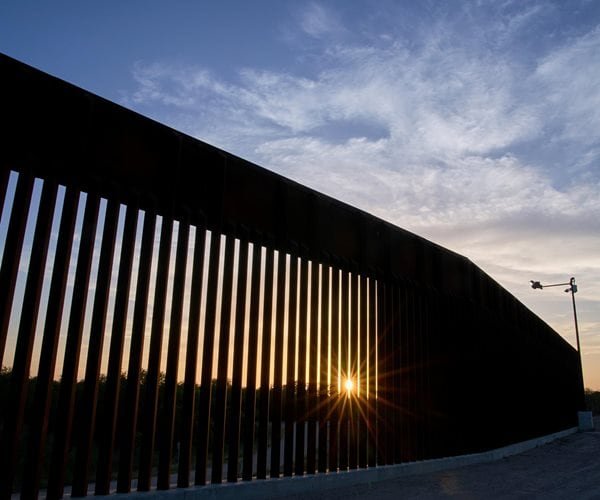 Le juge laisse le DHS procéder à la construction du mur frontalier