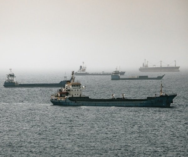 Le trafic maritime d’Ormuz diminue alors que les négociations se poursuivent