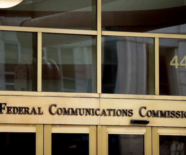 La FCC vote pour mettre fin au plafond de 39 % de propriété des stations de télévision locales