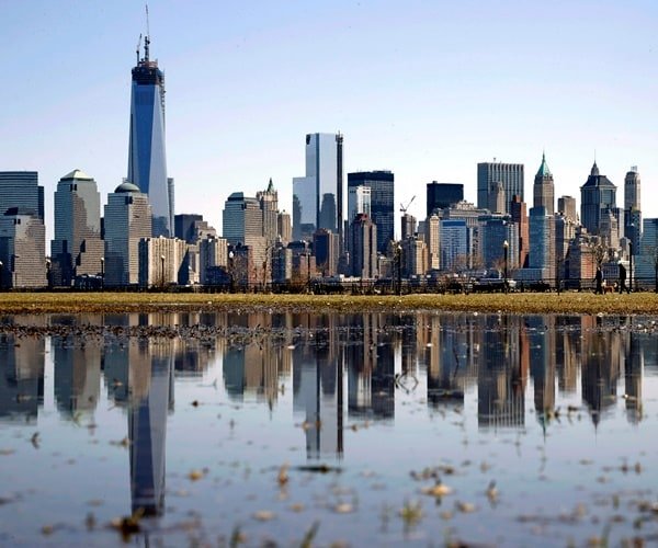 Un bateau chavire dans le port de New York, une femme et son bébé de 5 mois meurent