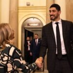 L'ancienne star de la NBA, Enes Freedom, défie la WNBA avec un projet de candidature