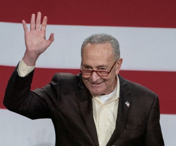 Schumer cherche des réponses sur le changement de vol secret de Trump