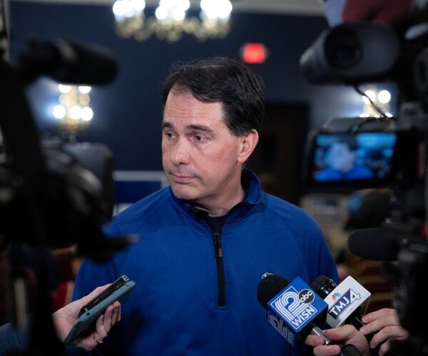 Scott Walker à Newsmax : L'exposition à la télévision nationale a nui à la campagne de Hong dans le Wisconsin