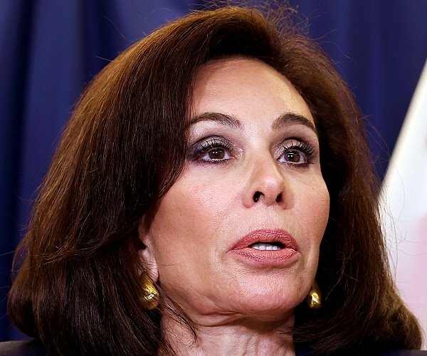 Christina Bobb à Newsmax : Pirro dans une « situation difficile » dans l'affaire des piscines réfléchissantes