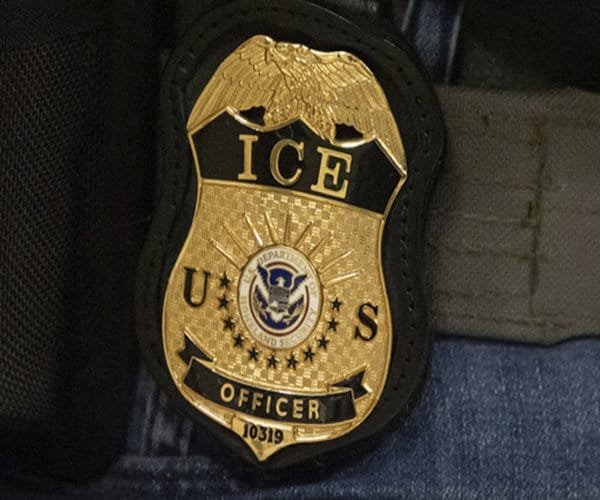 L'ICE prévoit des caméras corporelles pour tous les agents de terrain d'ici la fin août