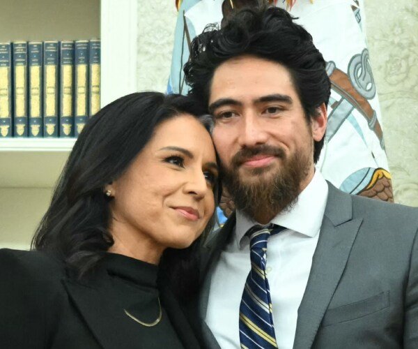Un homme de Géorgie accusé d'avoir menacé le mari de Tulsi Gabbard