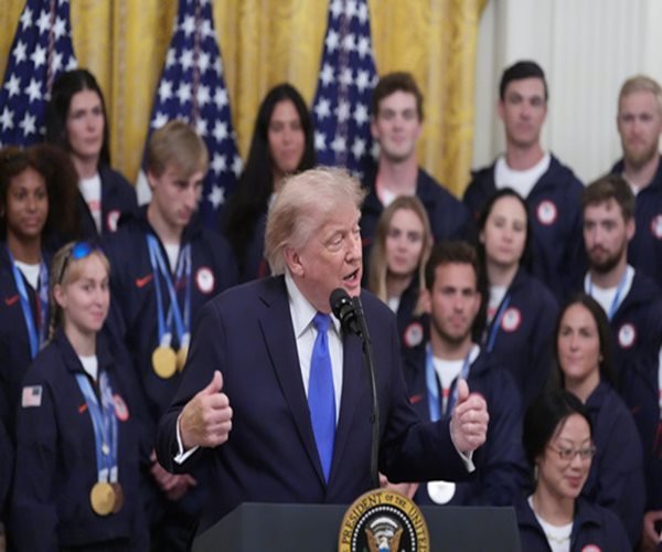 Trump rend hommage aux athlètes olympiques et paralympiques américains à la Maison Blanche