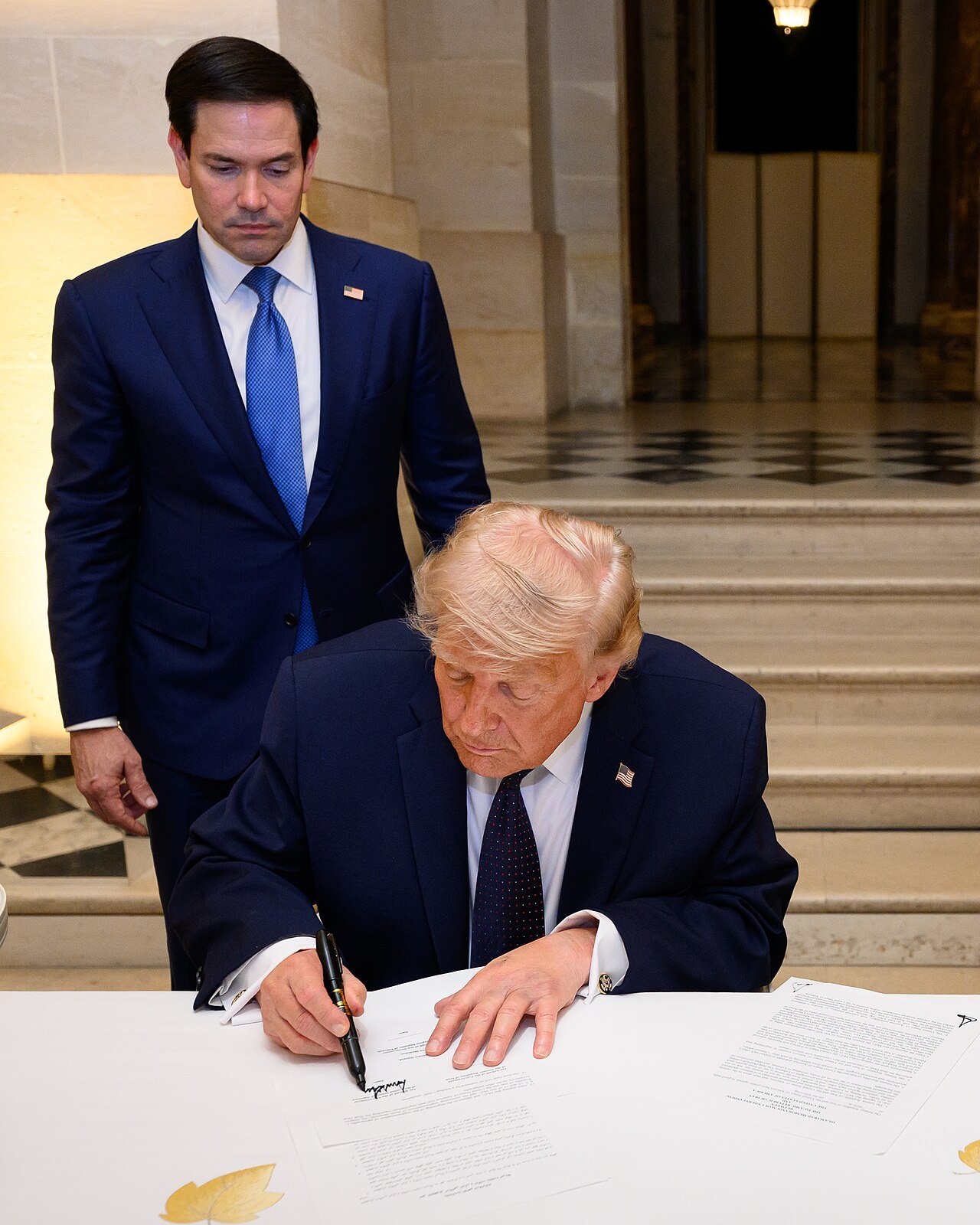 Donald Trump signe un mémorandum présidentiel