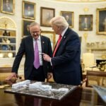 Donald Trump lors d'une séance de signature au Bureau ovale