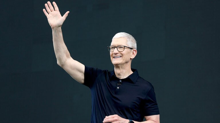 Le dernier jour de Tim Cook en tant que PDG d'Apple : comment il a mené la montée du géant de la technologie à 4 000 milliards de dollars