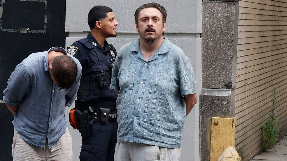 "Aujourd'hui" montre un intrus qui aurait lancé des insultes envoyées à Rikers sans caution après une violation de la probation