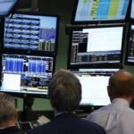 Les contrats à terme stagnent alors que la technologie glisse après les stocks de mémoire et la Corée s'effondre