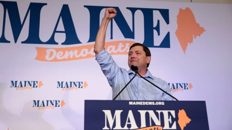 REGARDER: Les démocrates soutiennent le candidat du Maine frappé par le rapport selon lequel il a engendré des enfants avec son cousin germain