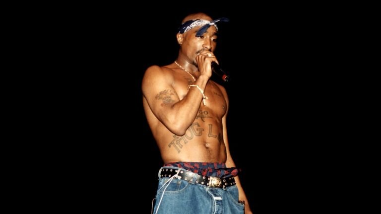 Le suspect du meurtre de Tupac Shakur occupe le devant de la scène lors du procès près de 30 ans après avoir tiré sur le monde de la musique sous le choc
