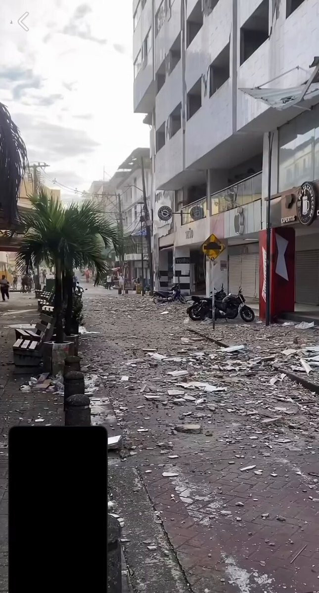 🇨🇴 Selon les premiers bilans, au moins 20 personnes ont été confirmées mortes et plus de 20 autres…