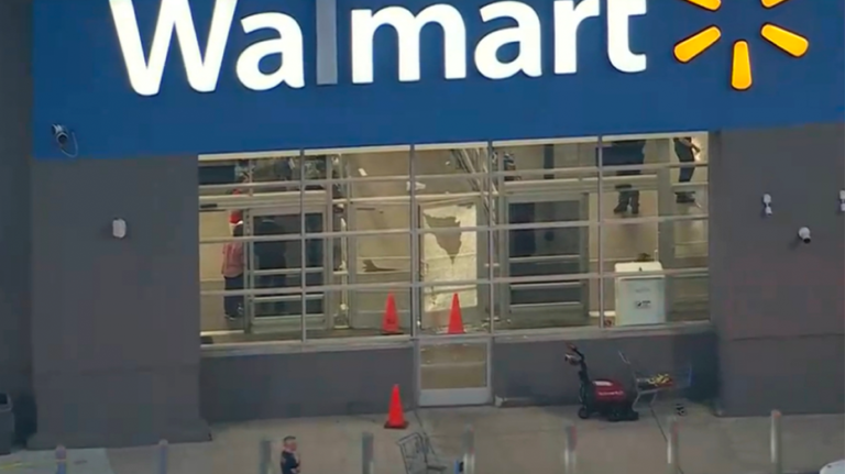 La police recherche un homme armé après qu'un employé de Walmart ait été abattu lors d'un conflit en Pennsylvanie
