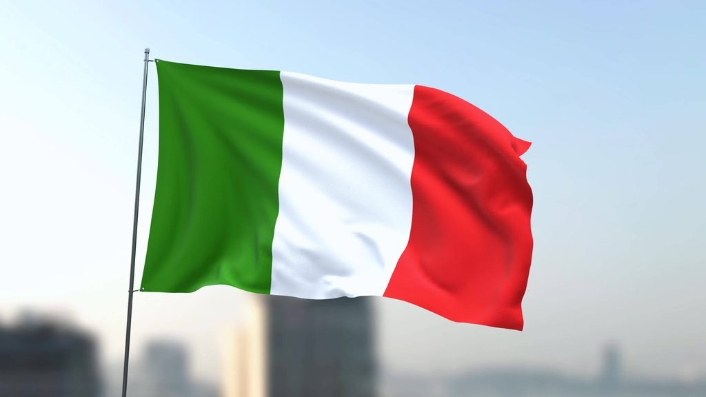 waving-flag-of-italy-on-city-background-video-1024x576.jpg