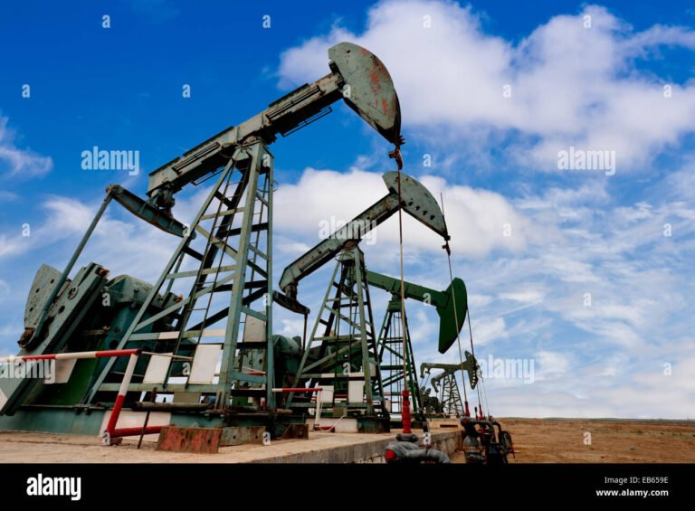 working-oil-pump-jacks-on-a-oil-field-EB659E