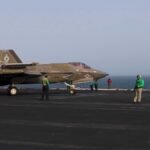 CENTCOM : Un avion de combat furtif F-35C du Corps des Marines des États-Unis est lancé depuis l'USS…