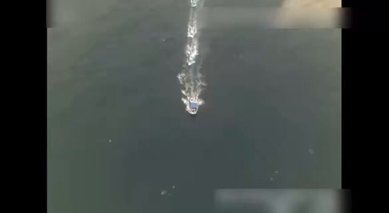 Hier, des marines américains et des marins de l'USS San Antonio (LPD-17) ont intercepté et détruit un…
