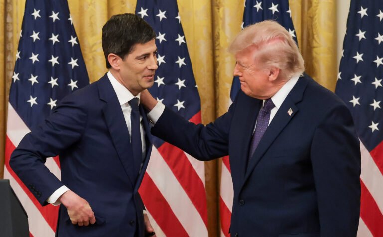 Trump fait monter la pression sur Warsh à l'approche d'une hausse des taux de la Fed